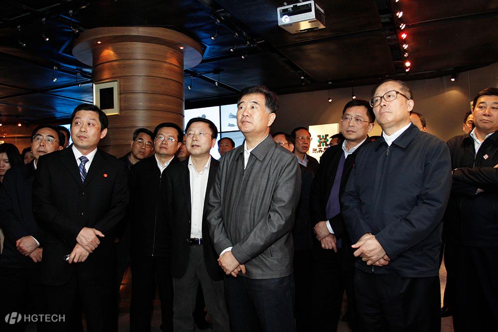 11、2012年4月9日 现任全国政协主席汪洋率团考察918博天娱乐官网科技.jpg